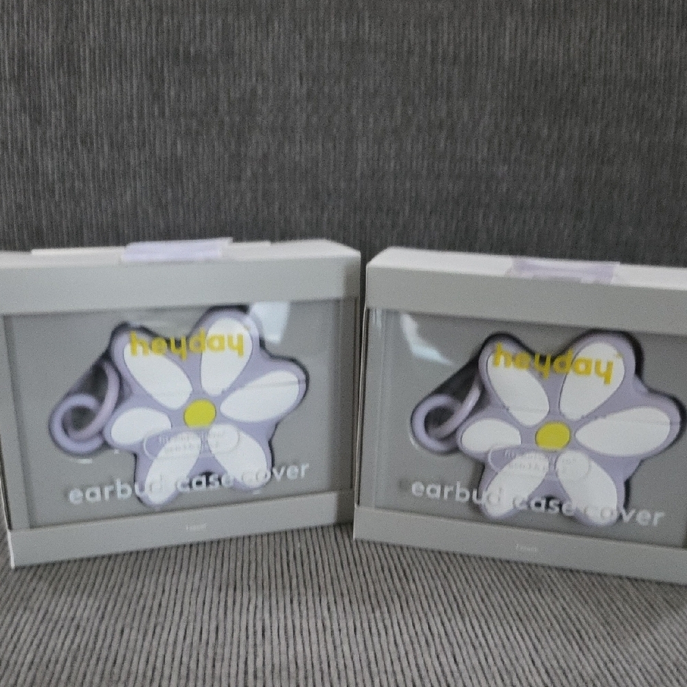 Heyday Floral Earbud Case Cover with White and Yellow Daisy - 2 Pack - Picture 6 of 6